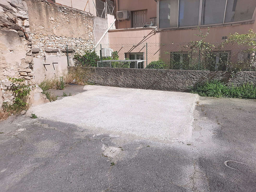 Parking à MARSEILLE-10E