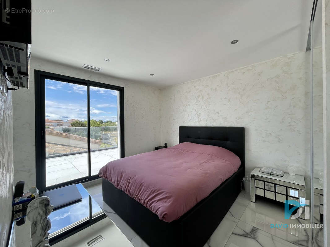 Maison à SAINT-THIBERY