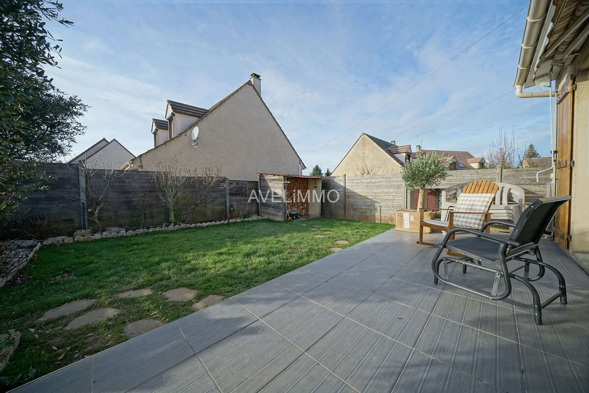 Maison à LA QUEUE-LES-YVELINES