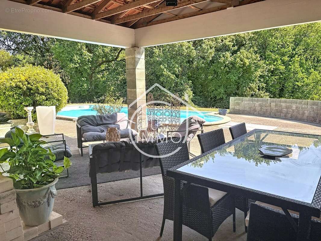 GUILLAC - Superbe propriété de 163 m2 de plain-pied avec piscine - photo 12