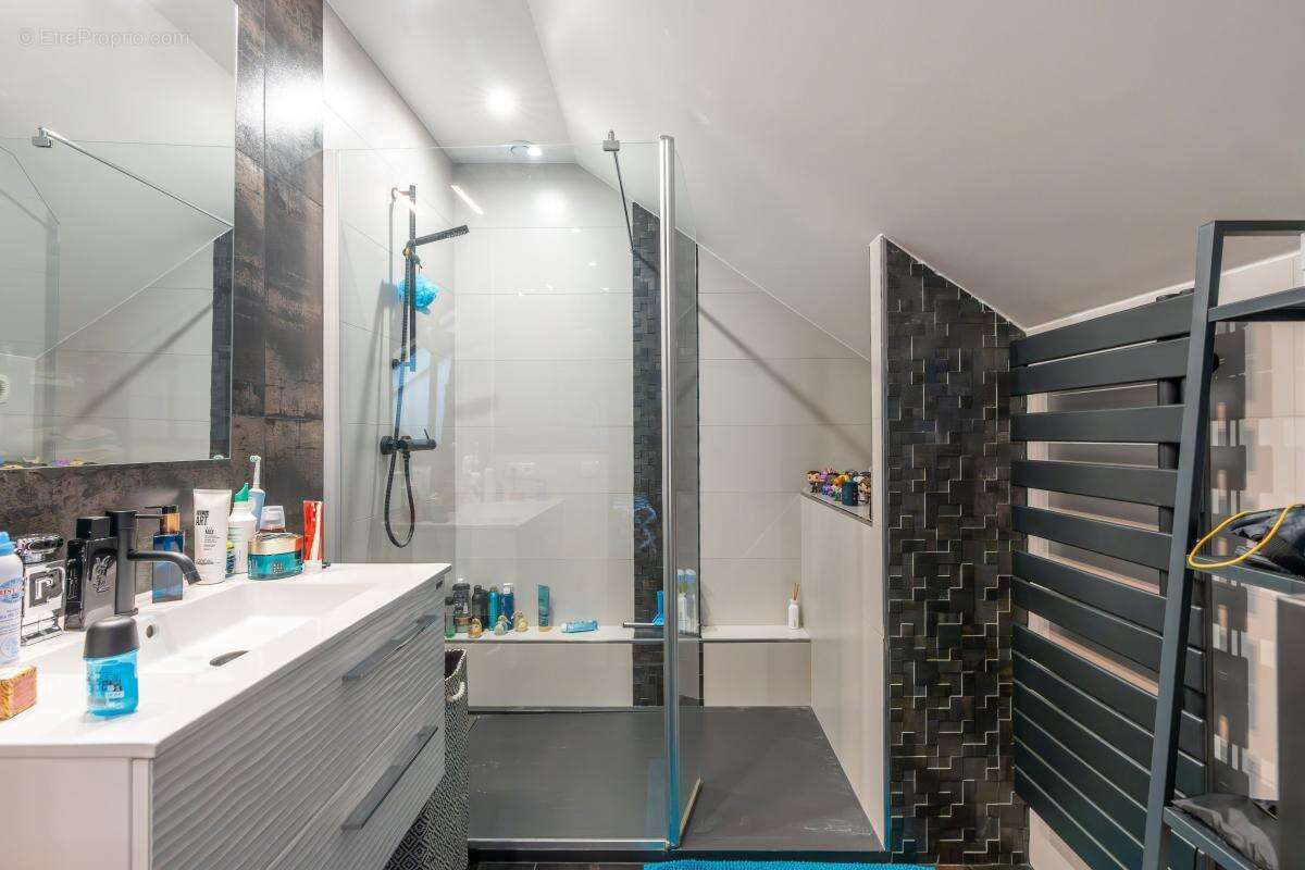 Maison à SAINT-MAUR-DES-FOSSES