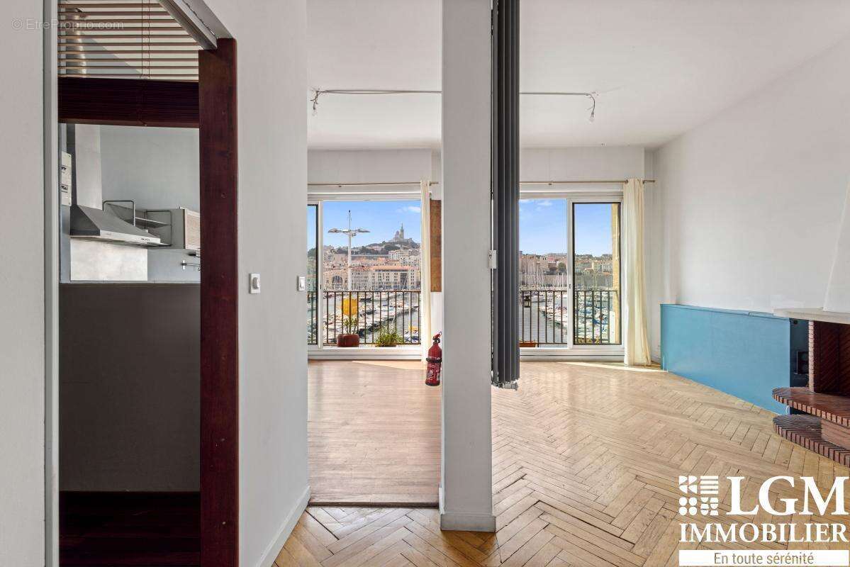 Marseille Vieux-Port – Appartement T3 traversant avec vue panoramique exceptionnelle - photo 6