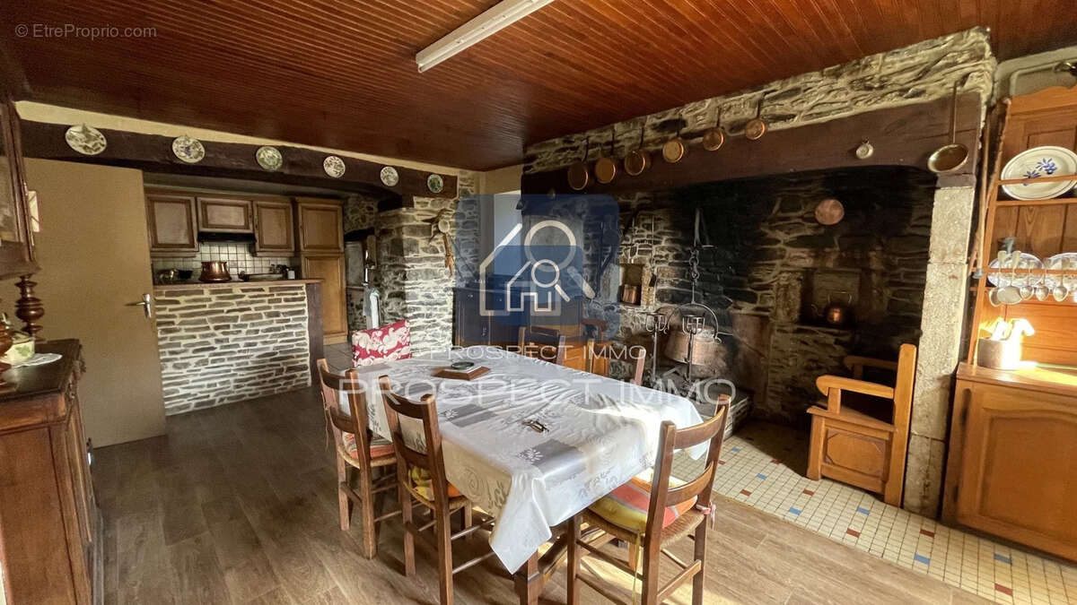 Maison à COUBISOU