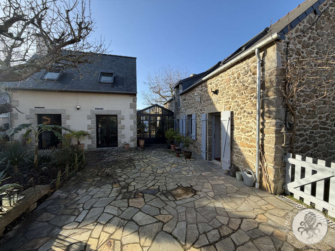 Maison à SAINT-JACUT-DE-LA-MER