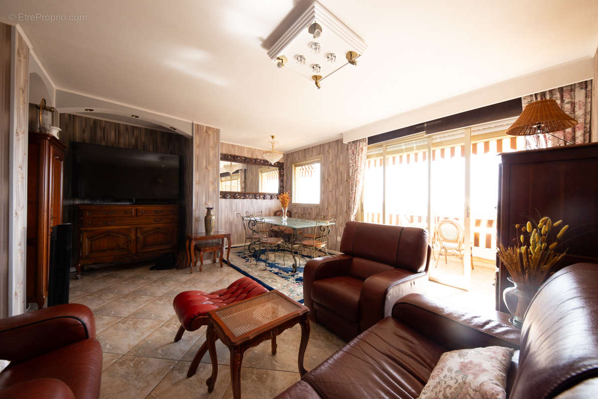 Appartement à MANDELIEU-LA-NAPOULE