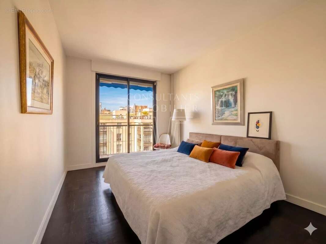 Appartement à PARIS-16E