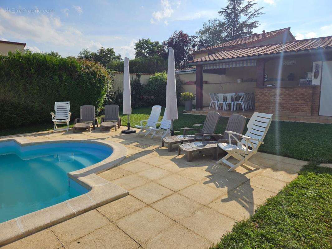 *** exclusivite *** maison familiale avec piscine jardin et double garage  *** st-georges-sur-allier 63800 *** - photo 2