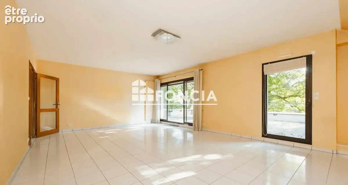 SAINT-GRÉGOIRE – Centre-ville - Appartement de 104 m2 avec terrasse de 30 m2 en dernier étage - photo 3