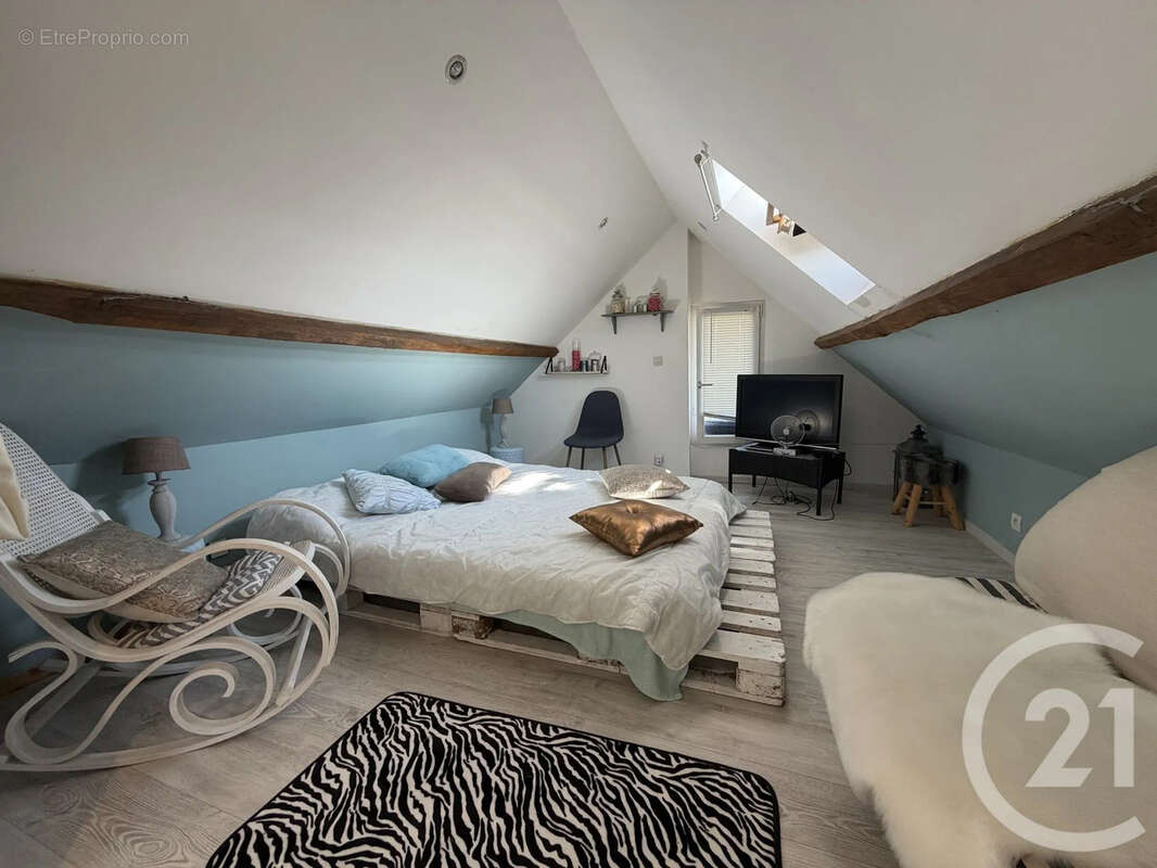 Maison 110 m² à Saint-Hilaire-La-Gravelle  - photo 8