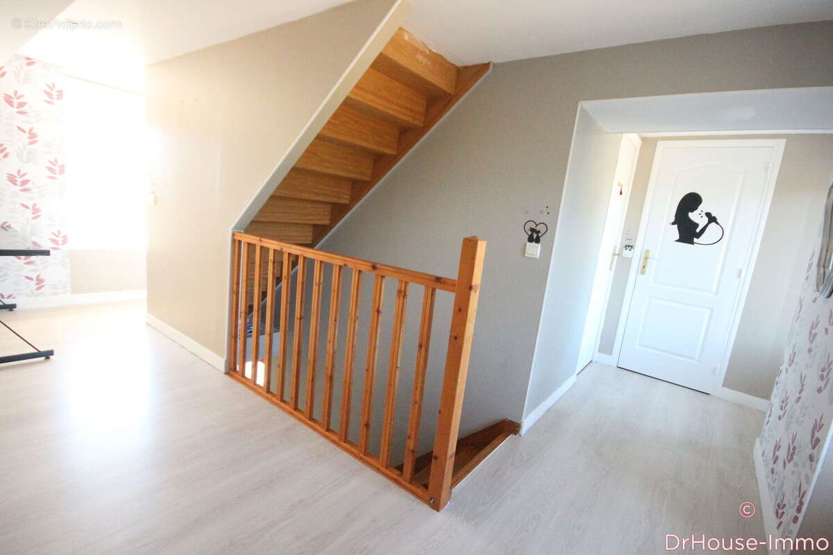 Maison 105 m² à Le Molay-Littry  - photo 6