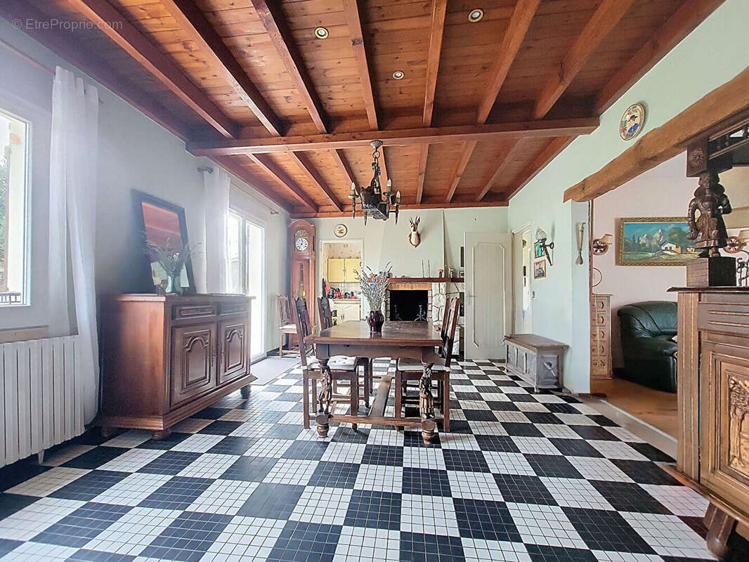 Maison à PAREMPUYRE