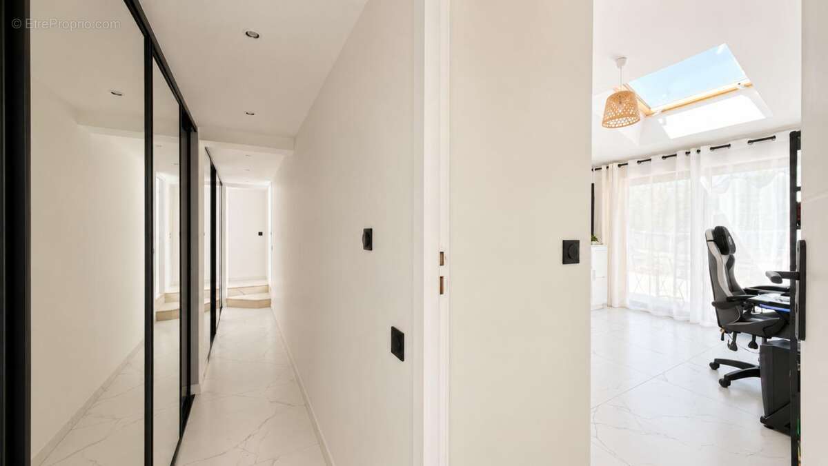 Maison 120 m² à Saint-Maur-Des-Fosses  - photo 8