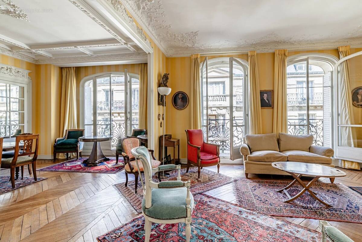 Appartement à PARIS-16E