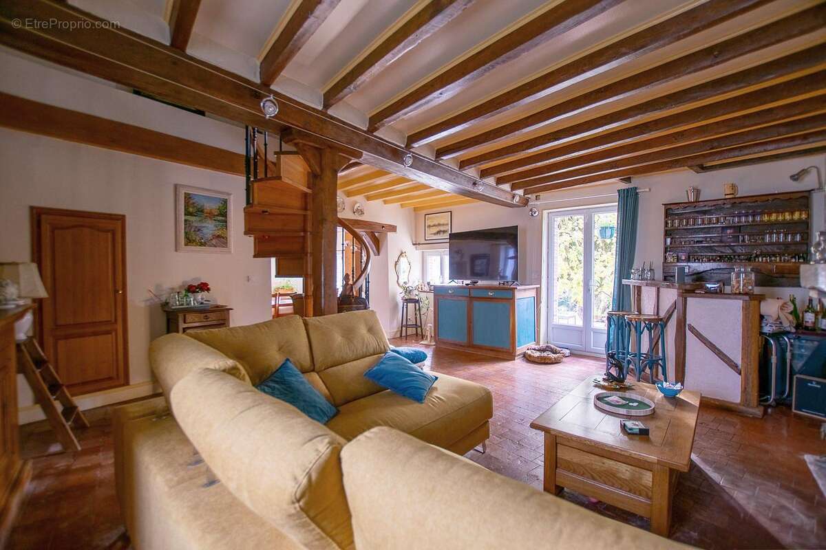 Maison à LES BORDES
