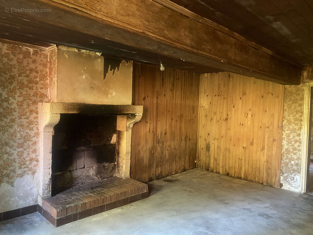 Maison à LUSSAC-LES-EGLISES