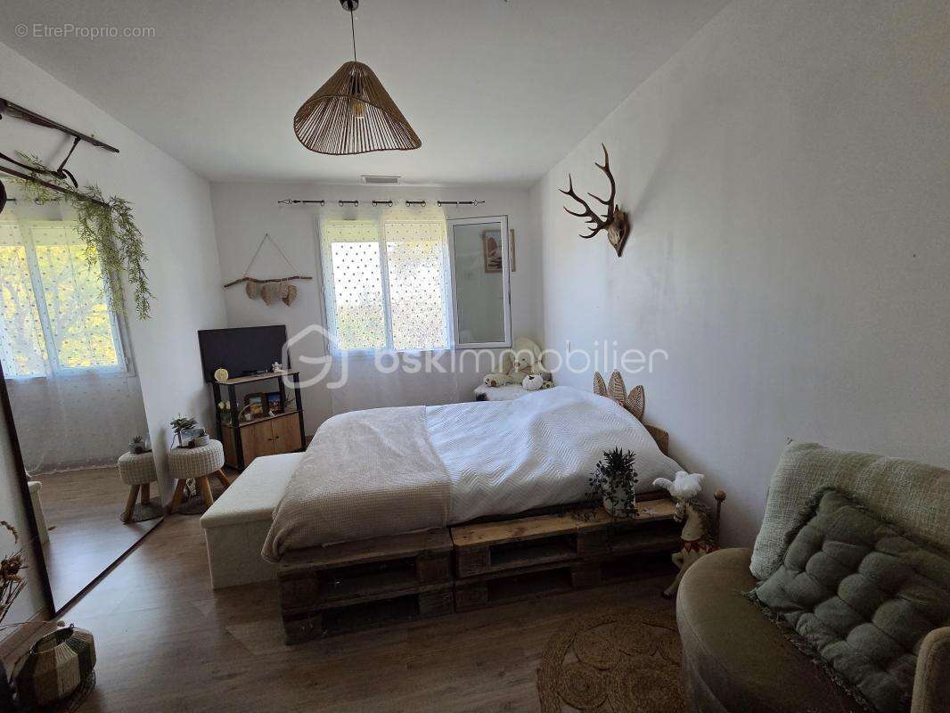 Charmante maison rénovée de 156 m² avec piscine et jardin - photo 2