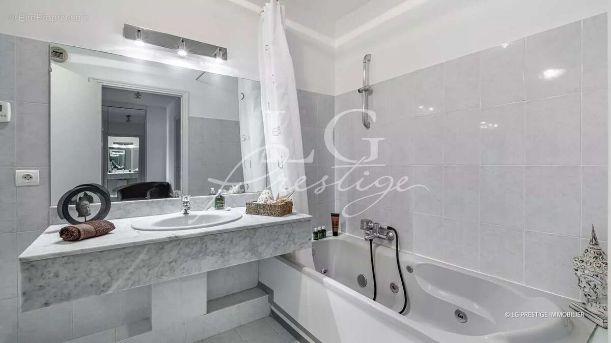 Appartement à MANDELIEU-LA-NAPOULE