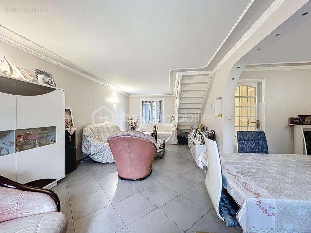 Maison à COMBS-LA-VILLE