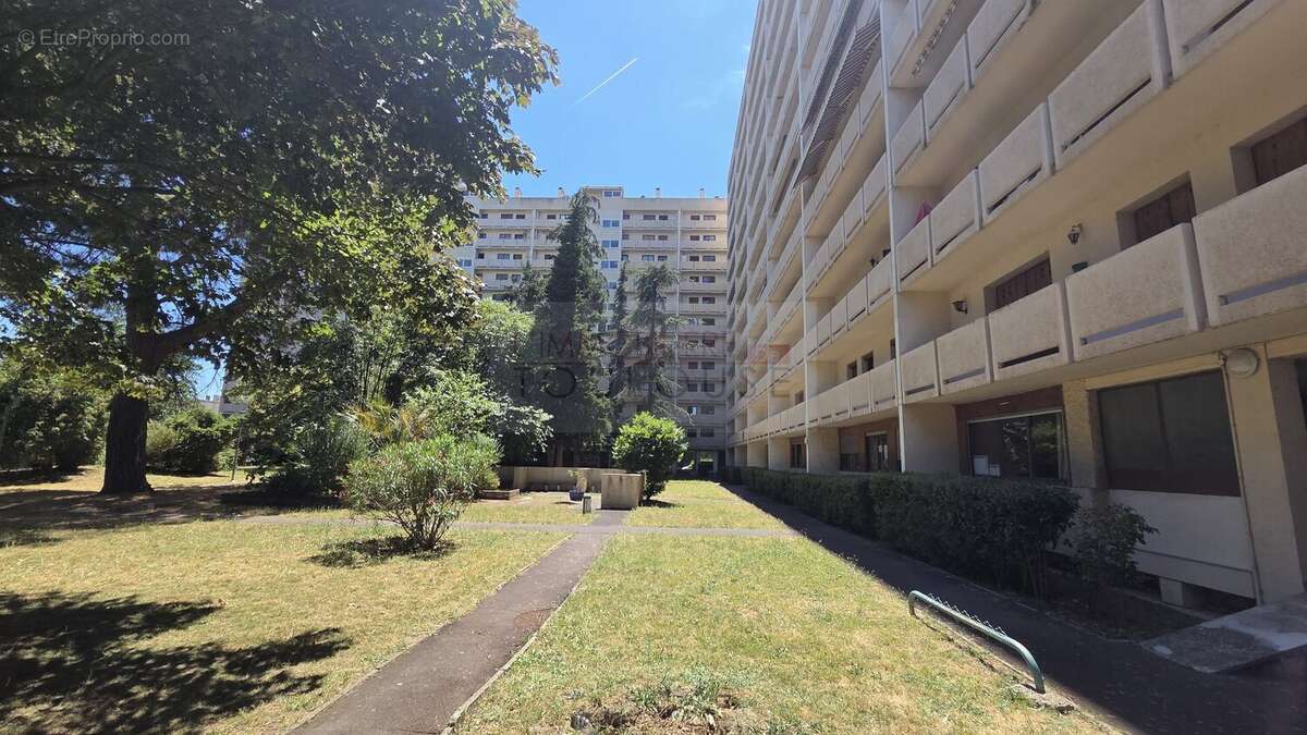 T2 vue panoramique à 2 pas du métro Saouzelong, 2 balcons - photo 7