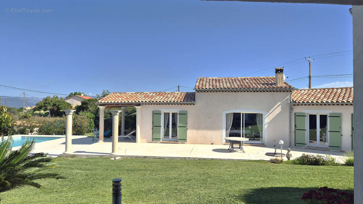Villa de plain-pied au calme absolu avec piscine, studio indépendant et vaste terrain arboré - photo 3