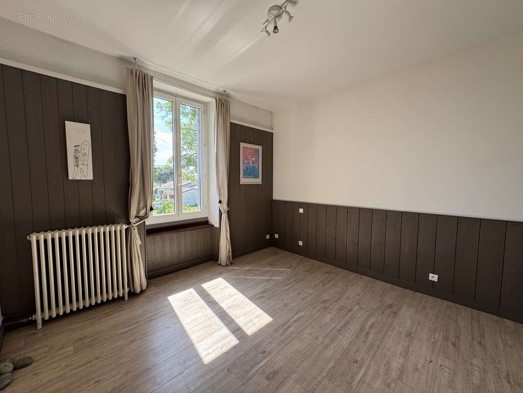 Maison à PUJOLS-SUR-CIRON