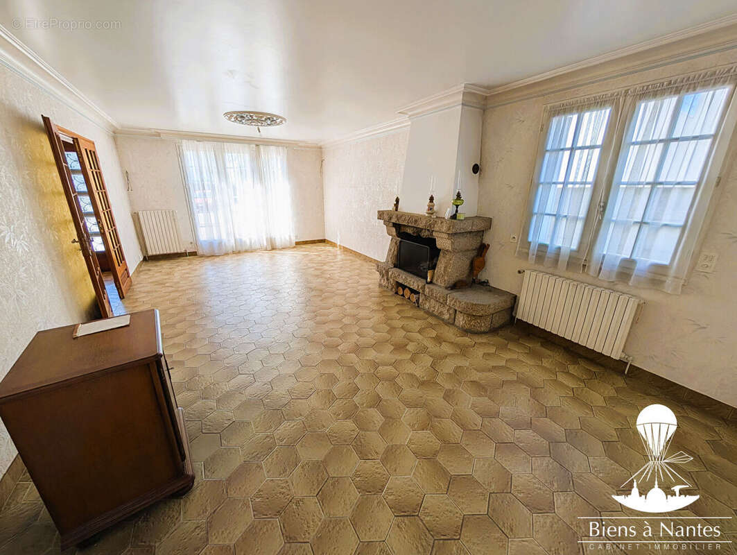 Maison à SAINTE-LUCE-SUR-LOIRE