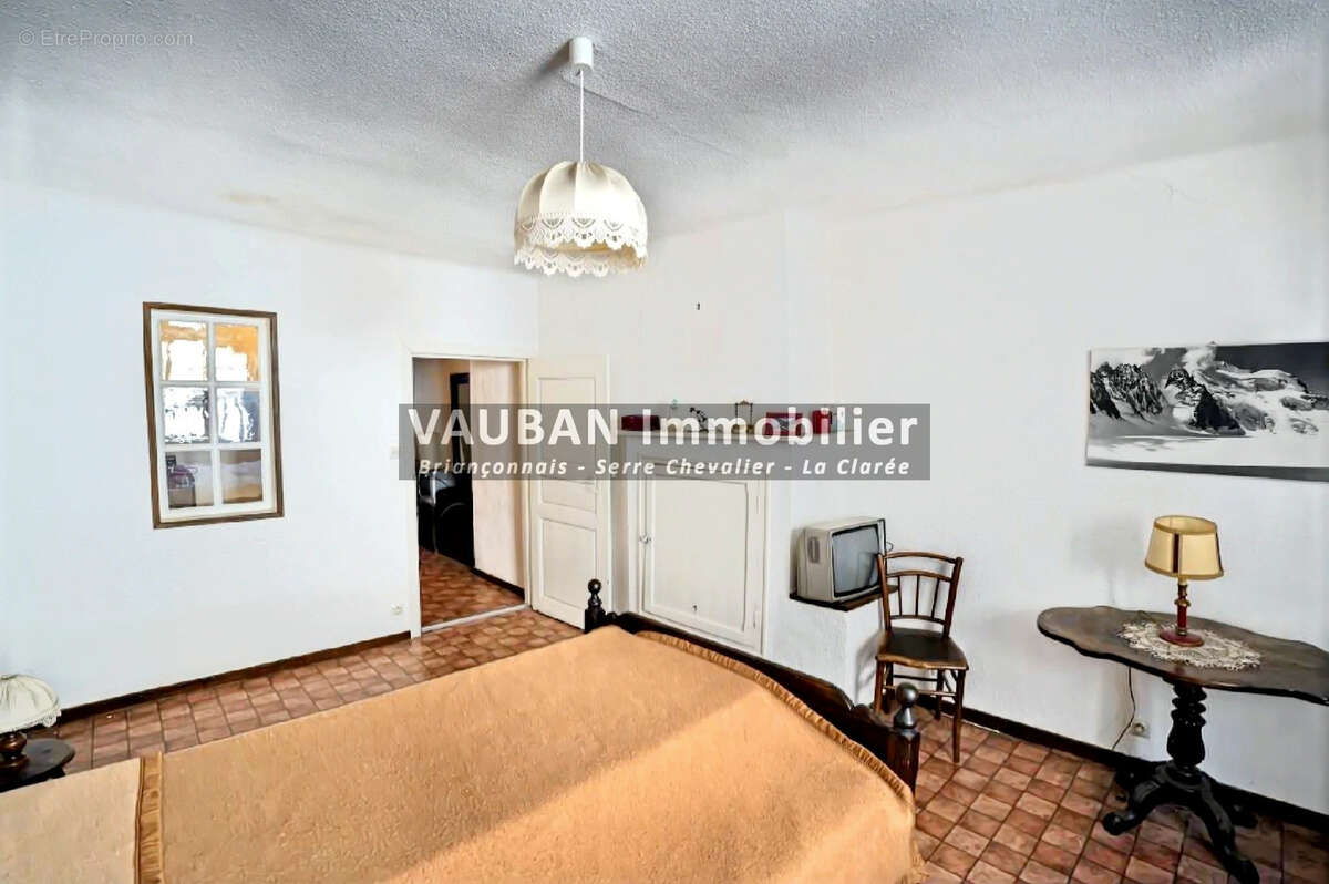 Deux appartements de type  studio + cave - briancon - vieille ville - photo 4