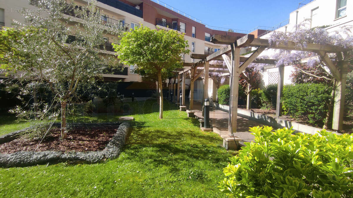 Appartement à FONTENAY-LE-FLEURY