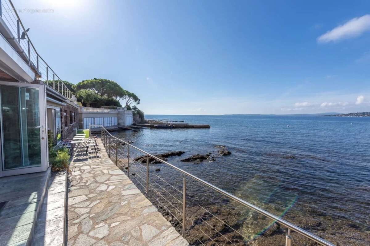 Maison à ROQUEBRUNE-SUR-ARGENS