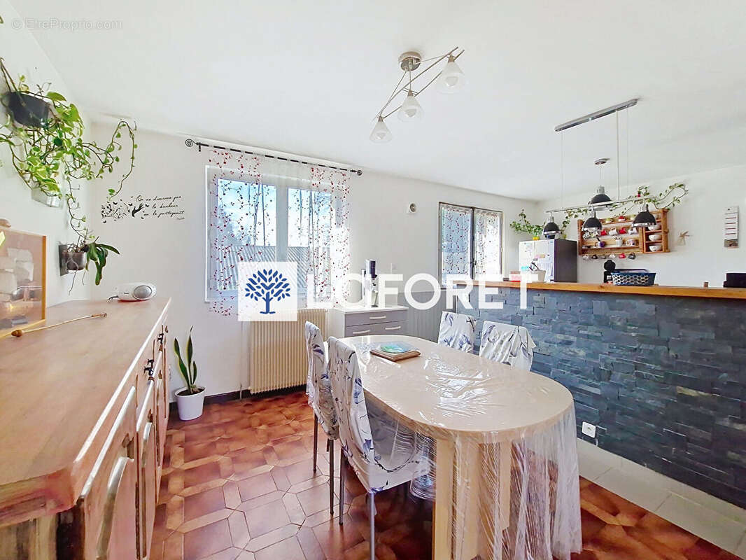 Maison à VOUJEAUCOURT