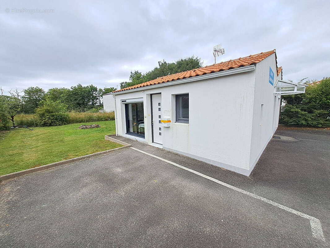 Commerce à LA GARNACHE