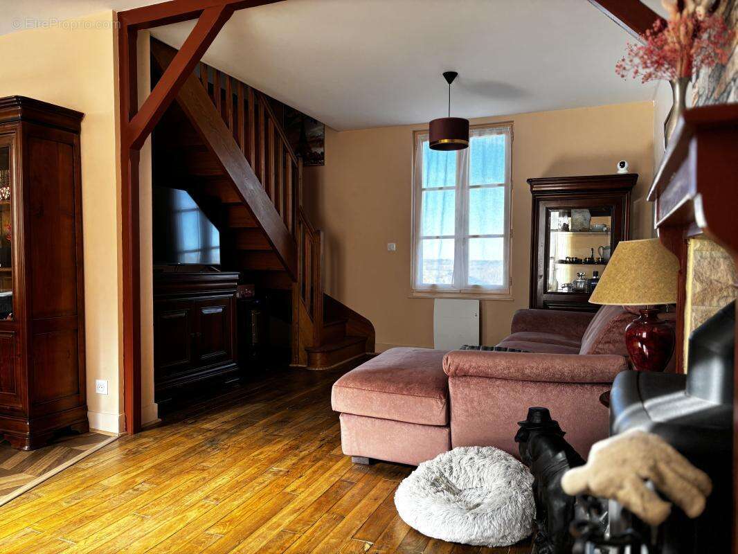 Maison à NEUVIC-ENTIER