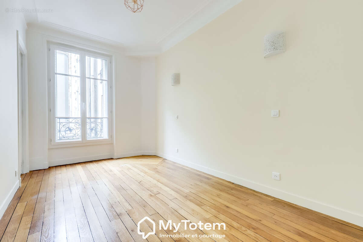 Appartement à PARIS-14E