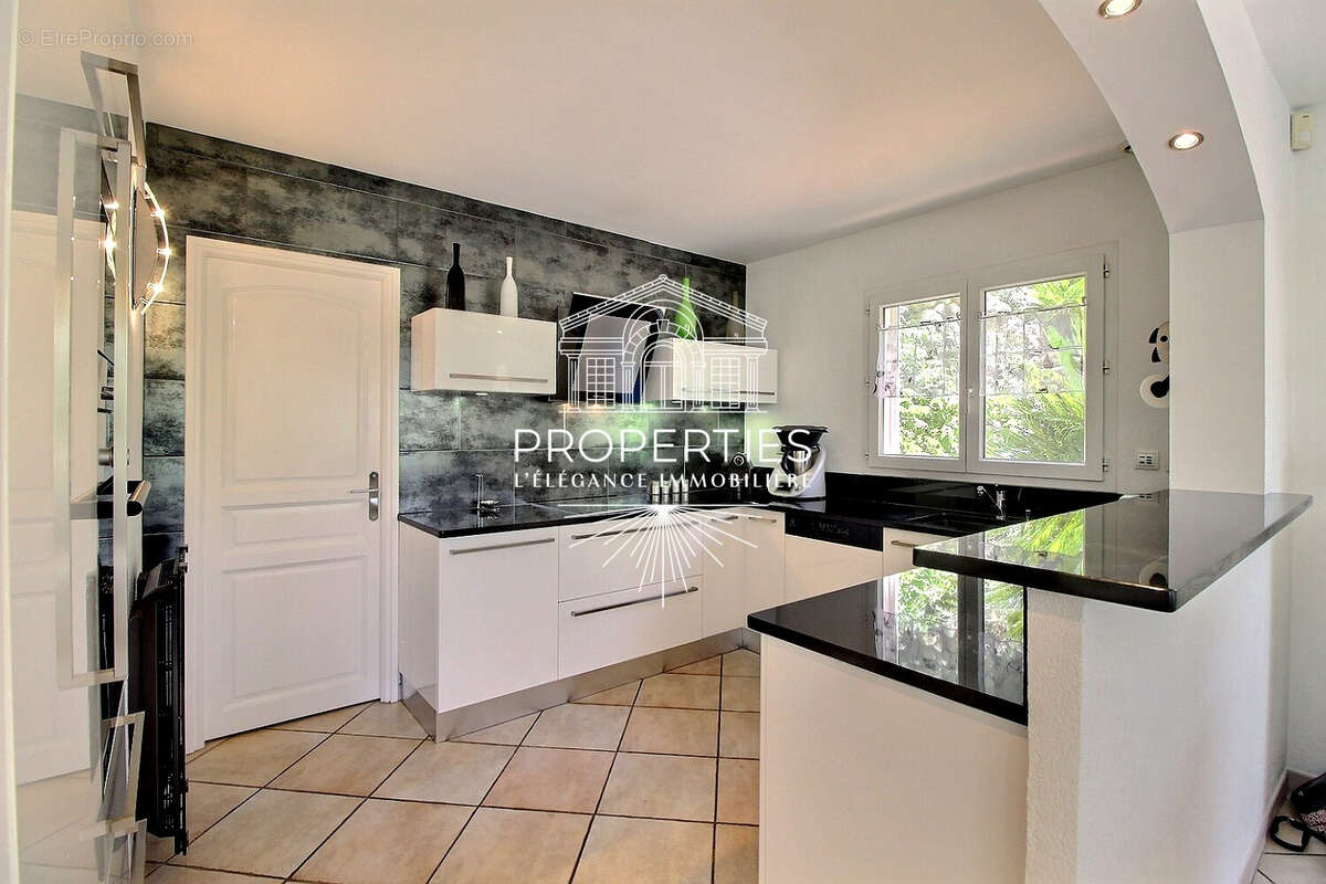 La londe - domaine de valcros - maison de 5 pièces - 130m² - piscine - photo 5