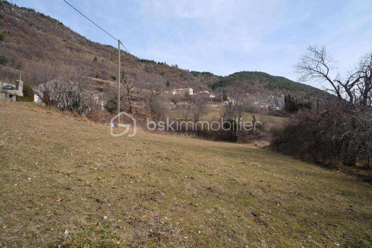 Terrain constructible 1305 m2 exposition plein sud et vue montagne - photo 3