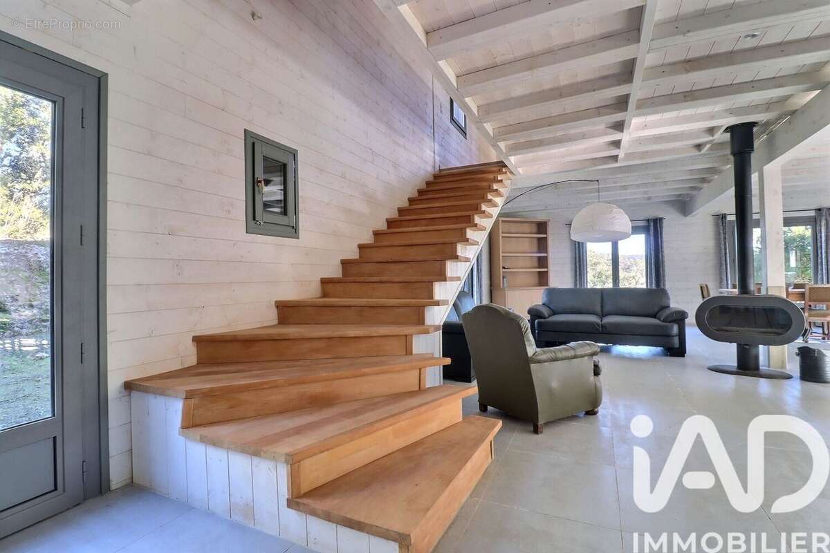 Maison 227 m² à Chateauvert  - photo 5