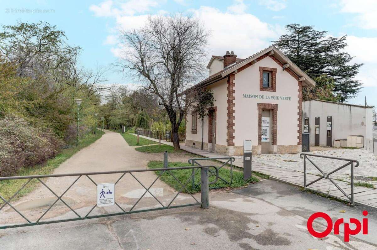 CALUIRE CENTRE BOURG - T3 de 79 m² avec vue dégagée - photo 13