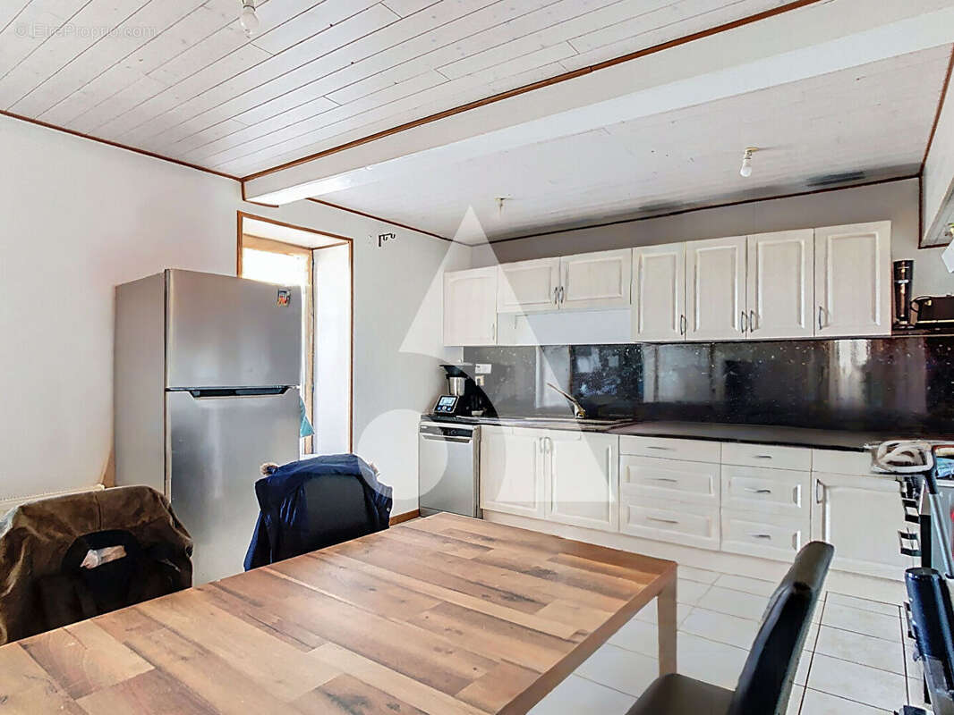 Appartement à LARAJASSE