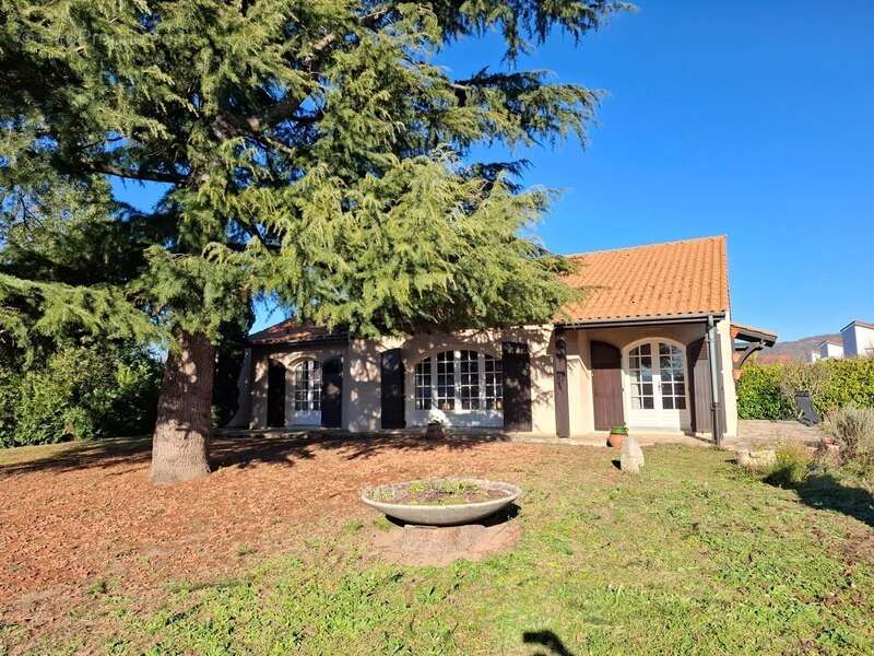 Maison à VIC-LE-COMTE