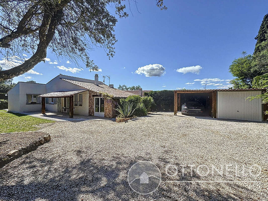 Maison à ROQUEBRUNE-SUR-ARGENS