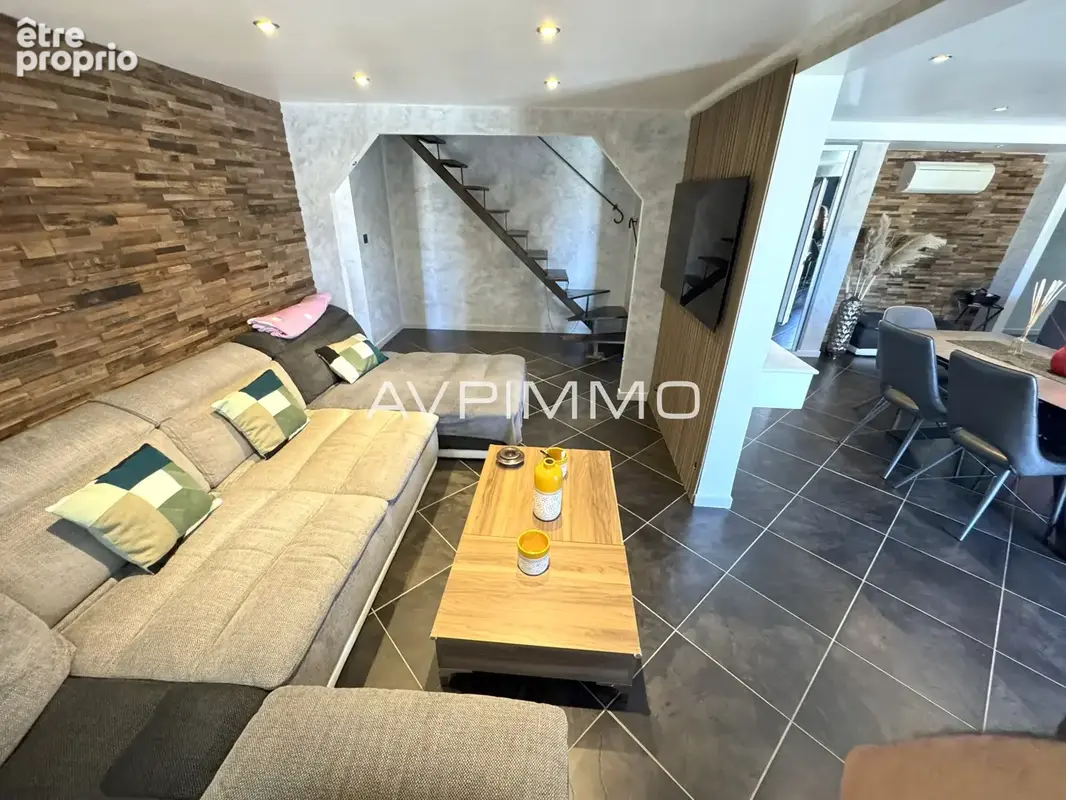 EXCLUSIVITE - Duplex 148 m2 Saint-Cyr-sur-Mer centre   Terrasse tropézienne possible   Sans charges  AVP IMMO - photo 3