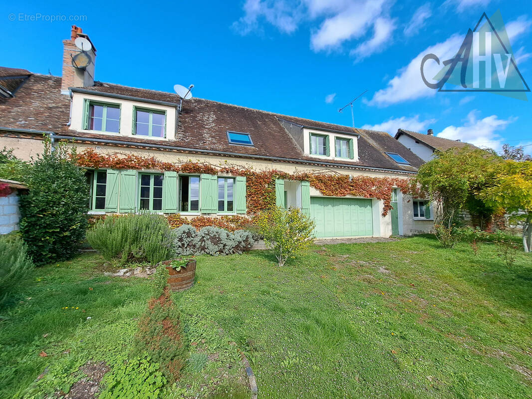 Maison à PARON
