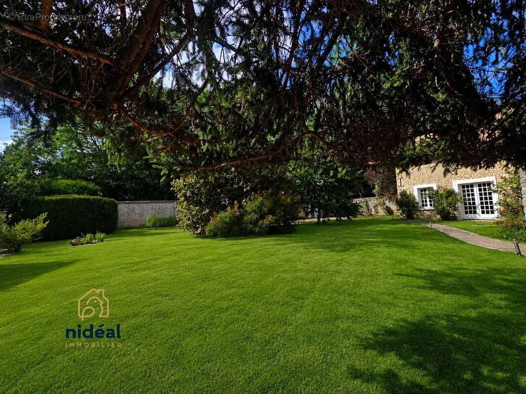 Maison 14 pièces 323 m² à vendre à Menilles (27120) - photo 4