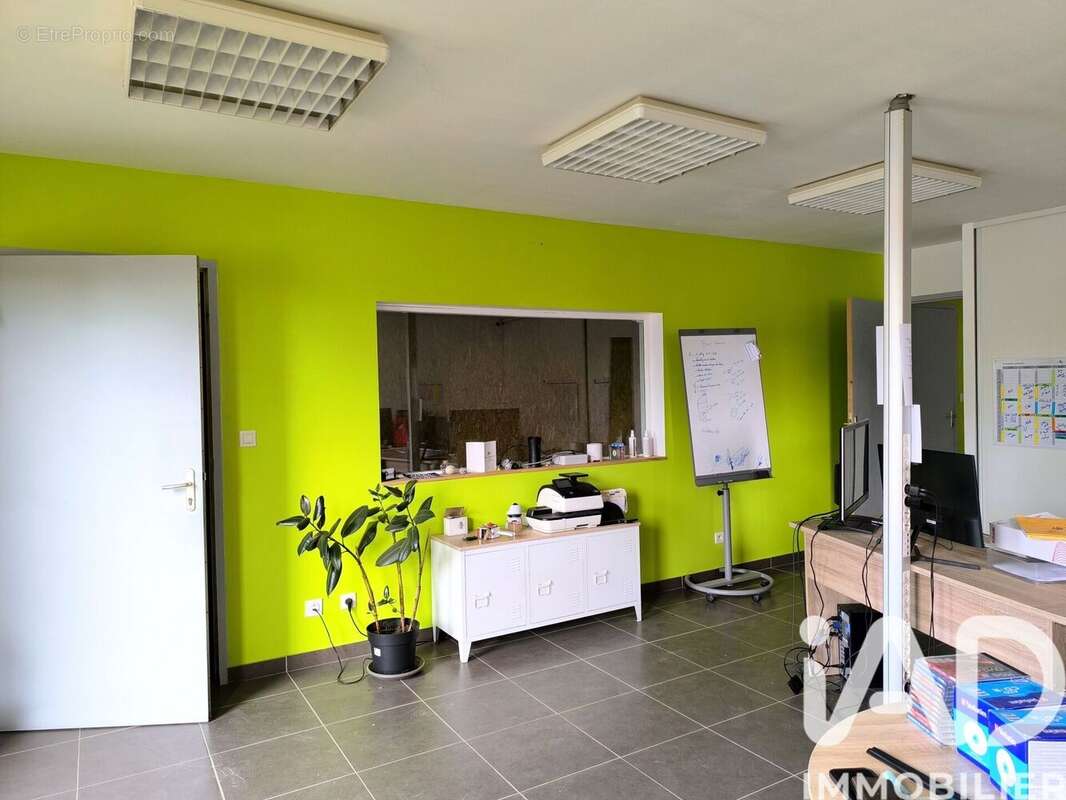 Appartement 640 m² à La Romagne  - photo 5