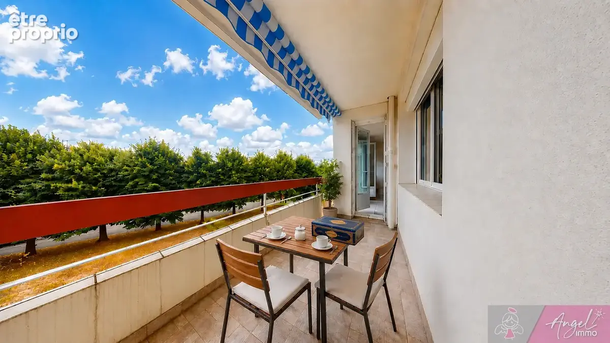 DOLE   T4 lumineux avec balcon et vue directe sur la Collégiale - photo 1
