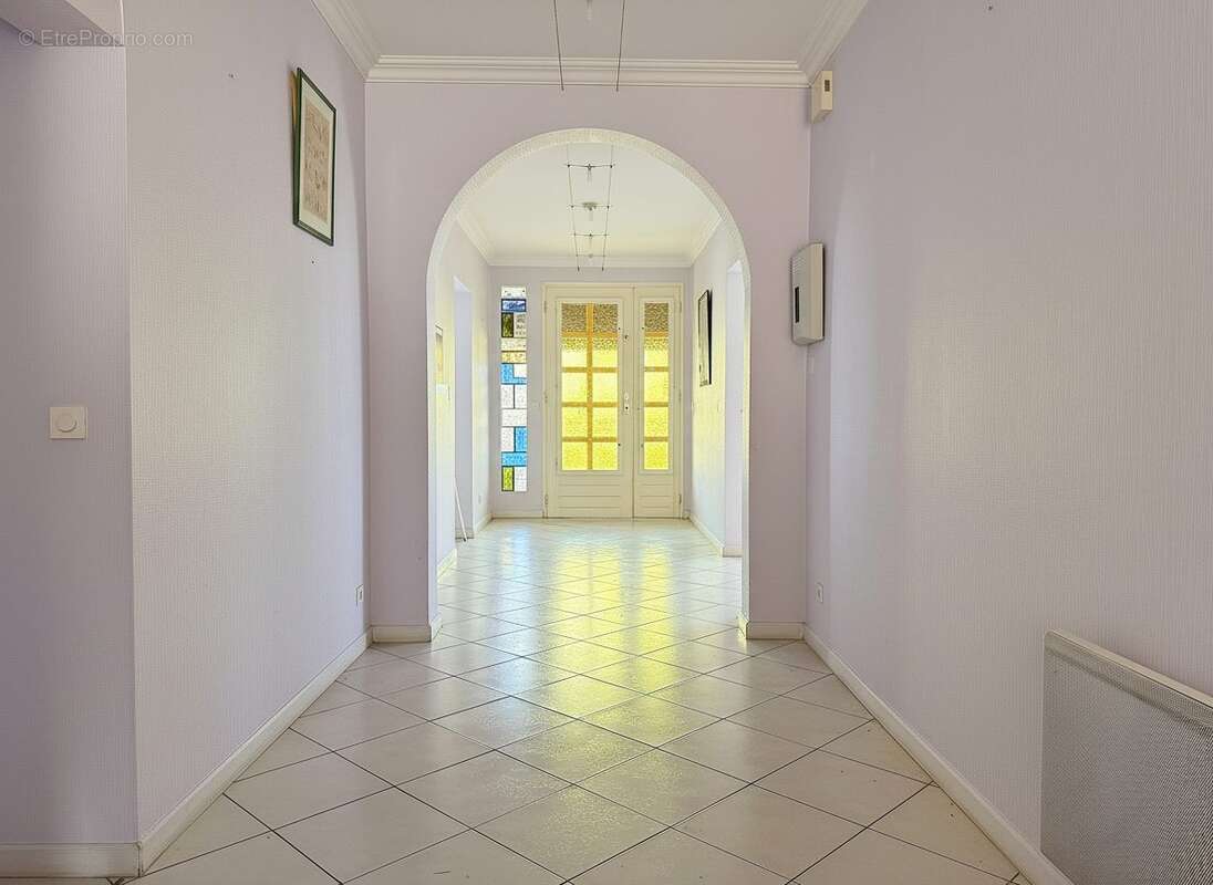 Maison 205 m² à Uxegney  - photo 2