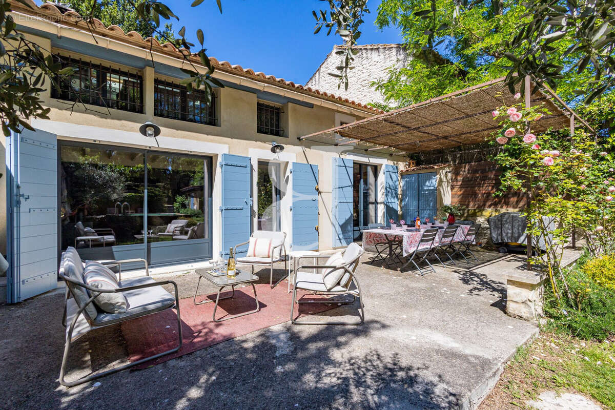Maison 135 m² à Saint-Remy-De-Provence  - photo 2