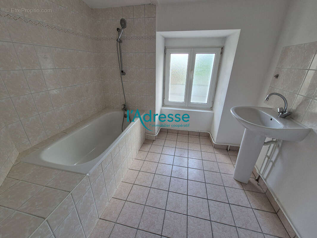 Maison à MONTREVAULT