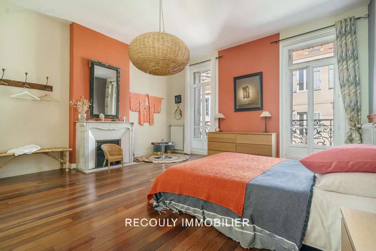 Appartement à MARSEILLE-4E