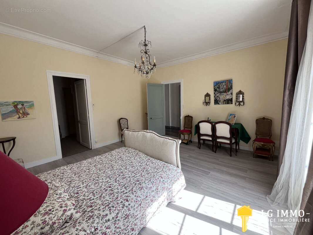 Maison à MORTAGNE-SUR-GIRONDE
